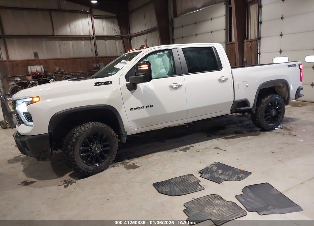 2025 CHEVROLET SILVERADO 2500HD 4WD STANDARD BED LT VIN: 2GC4KNE72S1137446