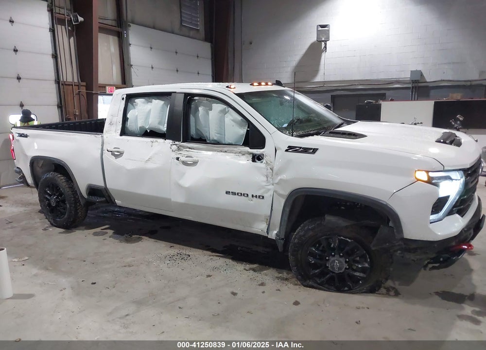 2025 CHEVROLET SILVERADO 2500HD 4WD STANDARD BED LT VIN: 2GC4KNE72S1137446