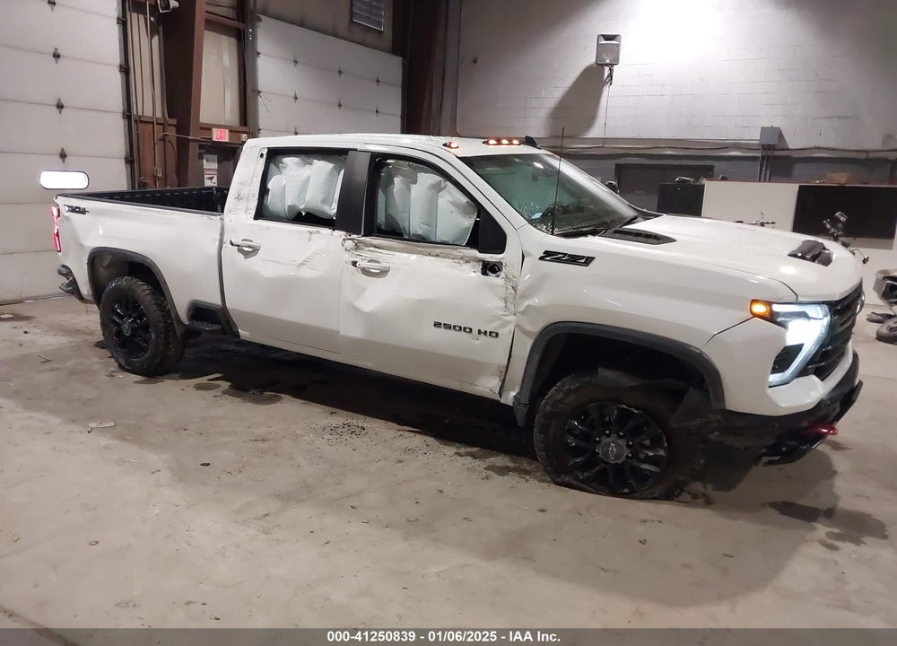 2025 CHEVROLET SILVERADO 2500HD 4WD STANDARD BED LT VIN: 2GC4KNE72S1137446