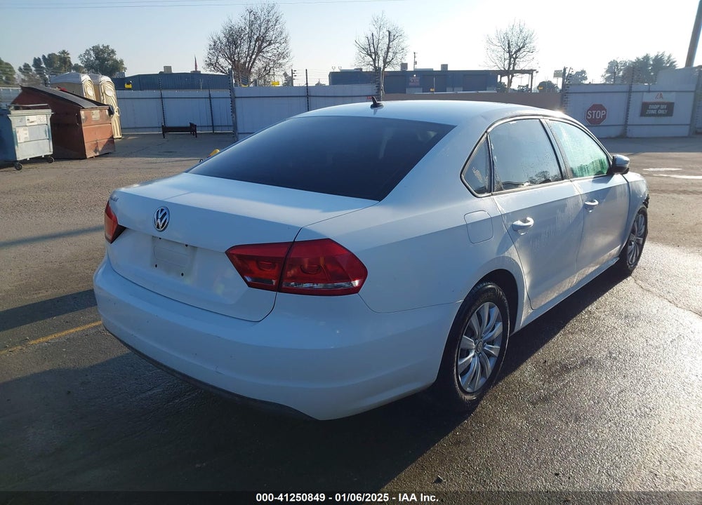 2014 VOLKSWAGEN PASSAT VIN: 1VWAP7A39EC010868