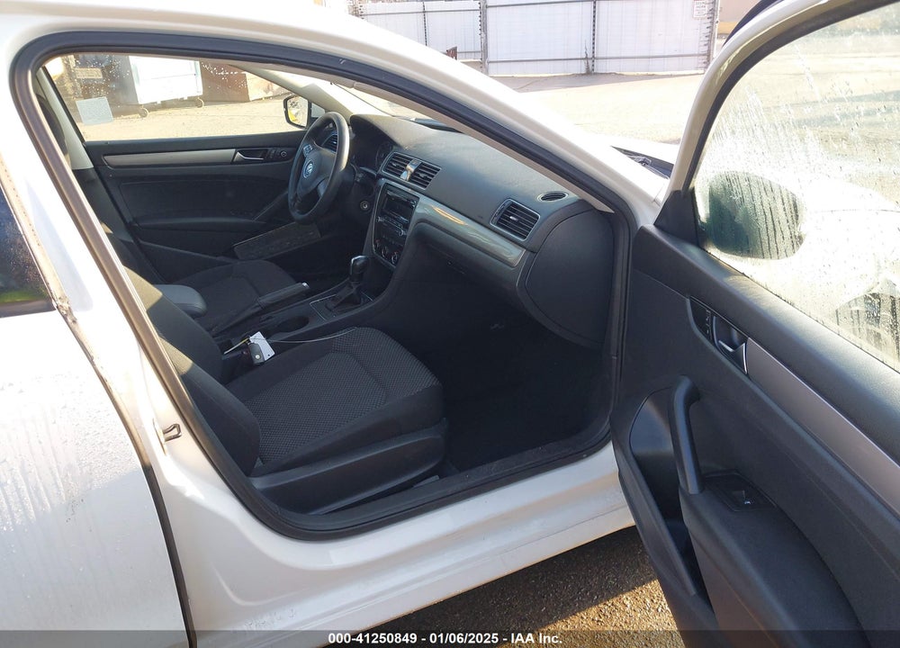 2014 VOLKSWAGEN PASSAT VIN: 1VWAP7A39EC010868