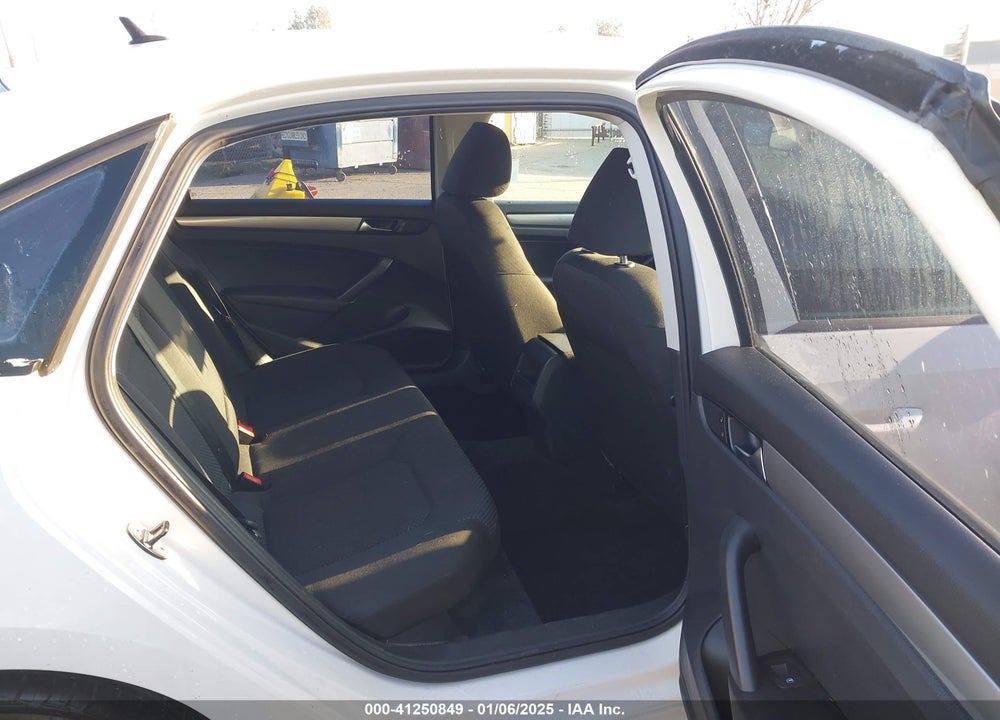 2014 VOLKSWAGEN PASSAT VIN: 1VWAP7A39EC010868