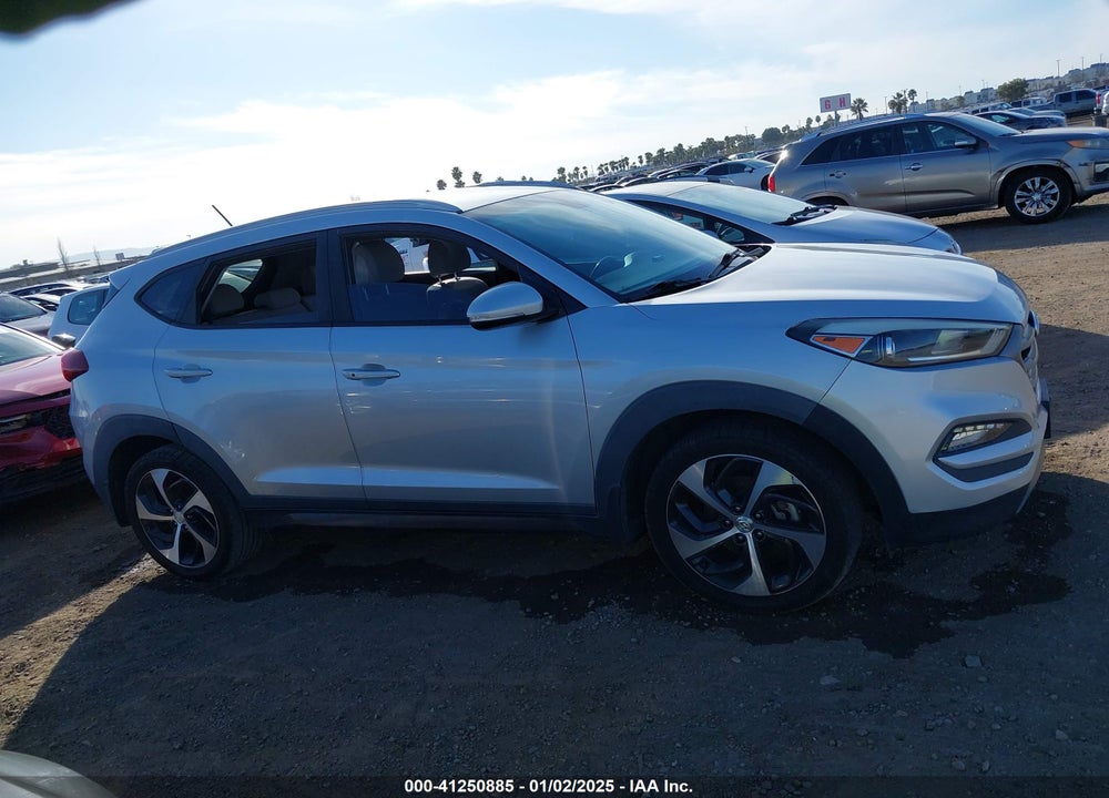 2016 HYUNDAI TUCSON VIN: KM8J33A20GU152145