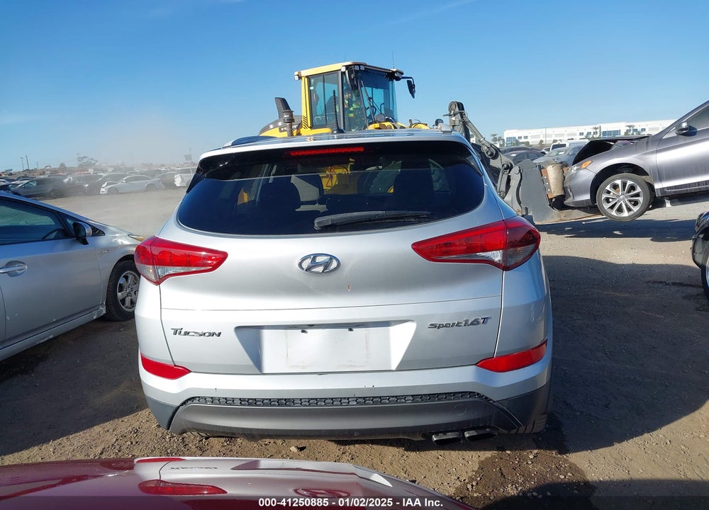 2016 HYUNDAI TUCSON VIN: KM8J33A20GU152145