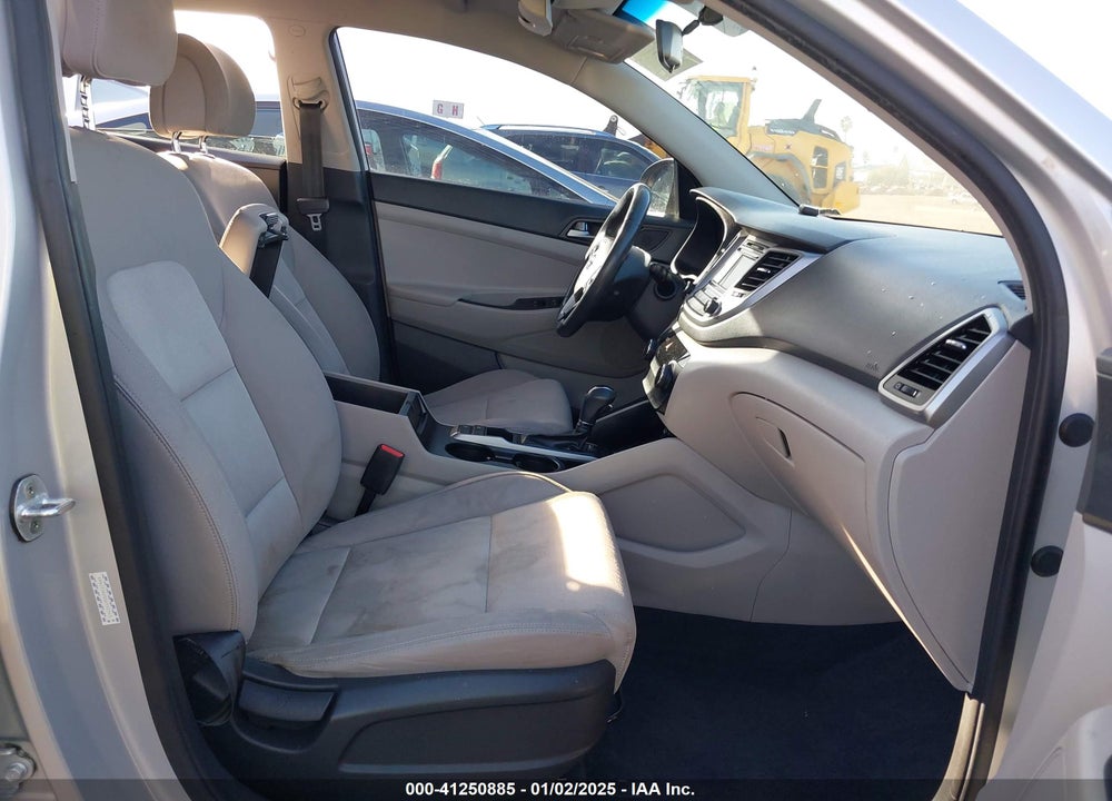 2016 HYUNDAI TUCSON VIN: KM8J33A20GU152145