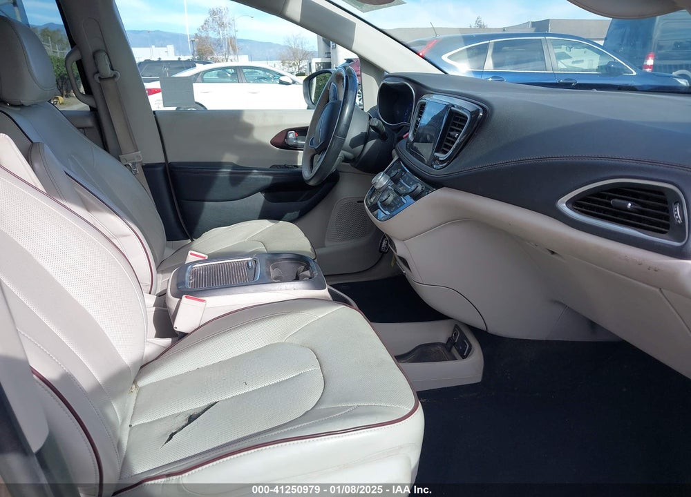 2017 CHRYSLER PACIFICA LIMITED VIN: 2C4RC1GG1HR679205