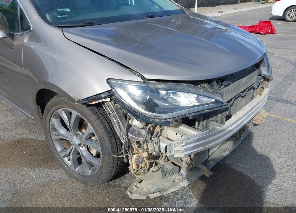 2017 CHRYSLER PACIFICA LIMITED VIN: 2C4RC1GG1HR679205