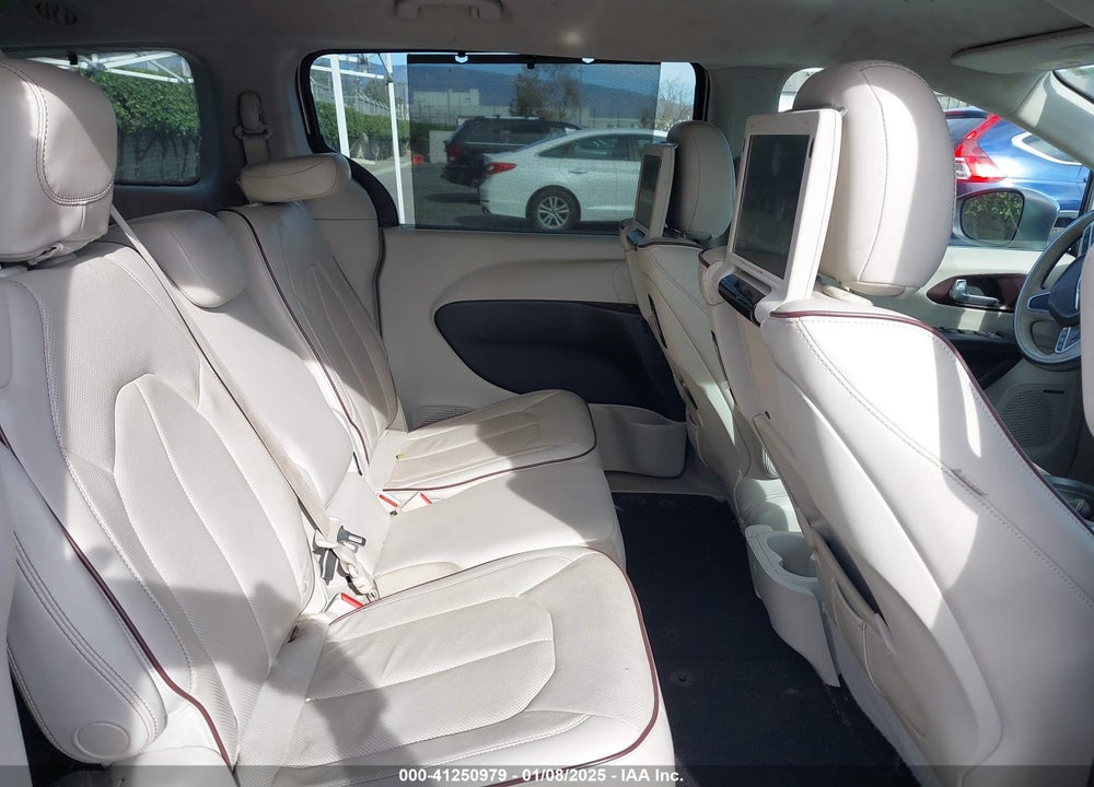 2017 CHRYSLER PACIFICA LIMITED VIN: 2C4RC1GG1HR679205