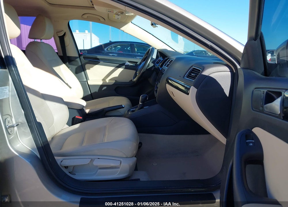 2015 VOLKSWAGEN JETTA 2.0L TDI SEL VIN: 3VWLA7AJ9FM306398