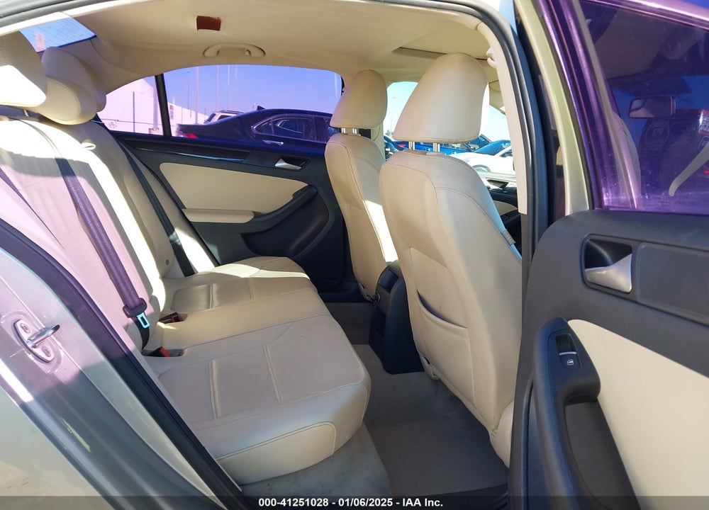 2015 VOLKSWAGEN JETTA 2.0L TDI SEL VIN: 3VWLA7AJ9FM306398