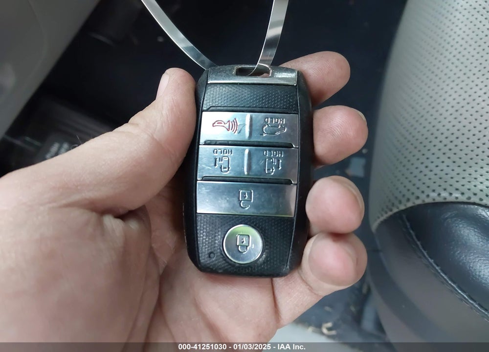 2017 KIA SEDONA LX VIN: KNDMB5C16H6238361