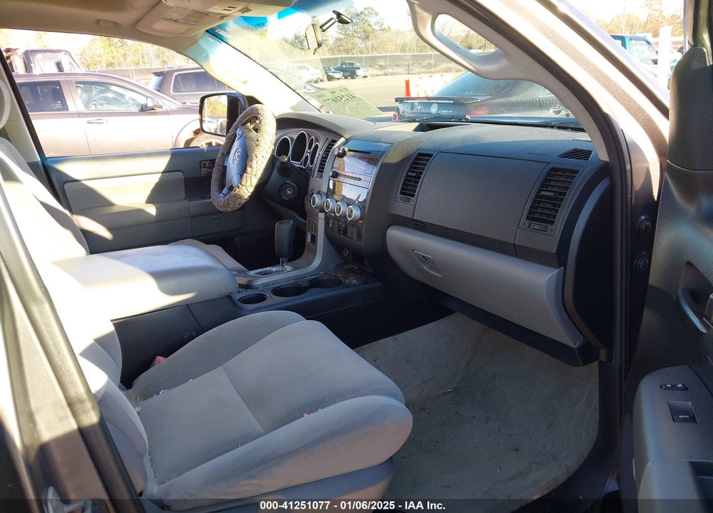 2011 TOYOTA SEQUOIA SR5 5.7L V8 VIN: 5TDBY5G16BS046557