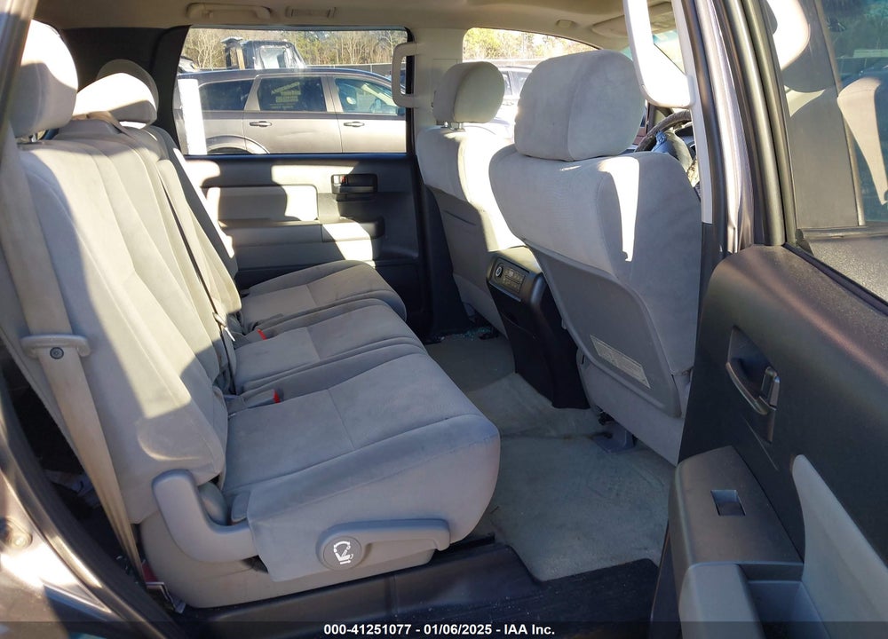 2011 TOYOTA SEQUOIA SR5 5.7L V8 VIN: 5TDBY5G16BS046557