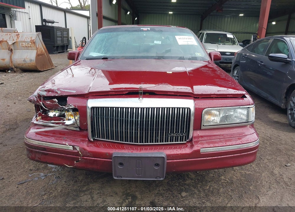 1997 LINCOLN TOWN CAR SIGNATURE VIN: 1LNLM82W5VY738415