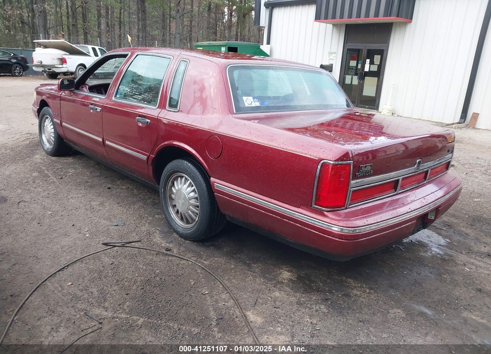 1997 LINCOLN TOWN CAR SIGNATURE VIN: 1LNLM82W5VY738415
