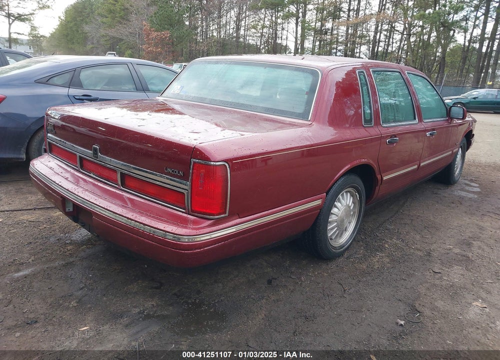 1997 LINCOLN TOWN CAR SIGNATURE VIN: 1LNLM82W5VY738415