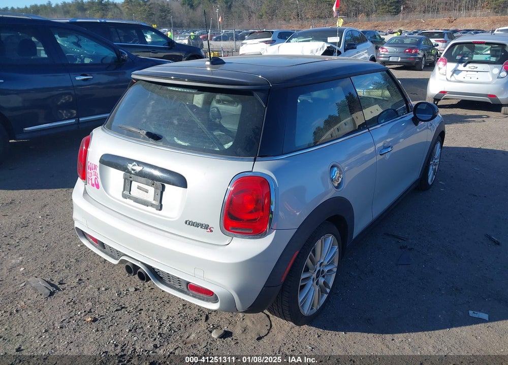 2015 MINI HARDTOP VIN: WMWXP7C58F2A38423