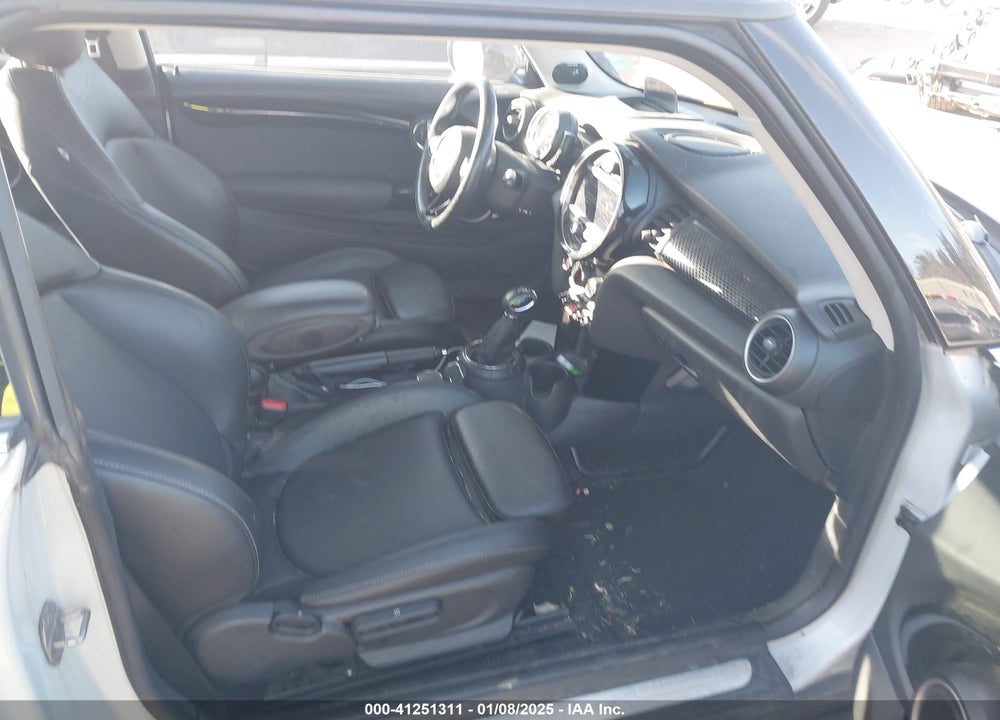 2015 MINI HARDTOP VIN: WMWXP7C58F2A38423
