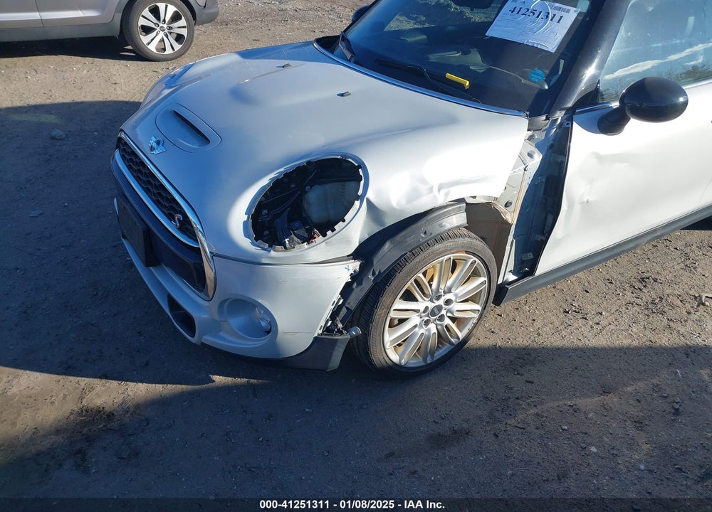 2015 MINI HARDTOP VIN: WMWXP7C58F2A38423