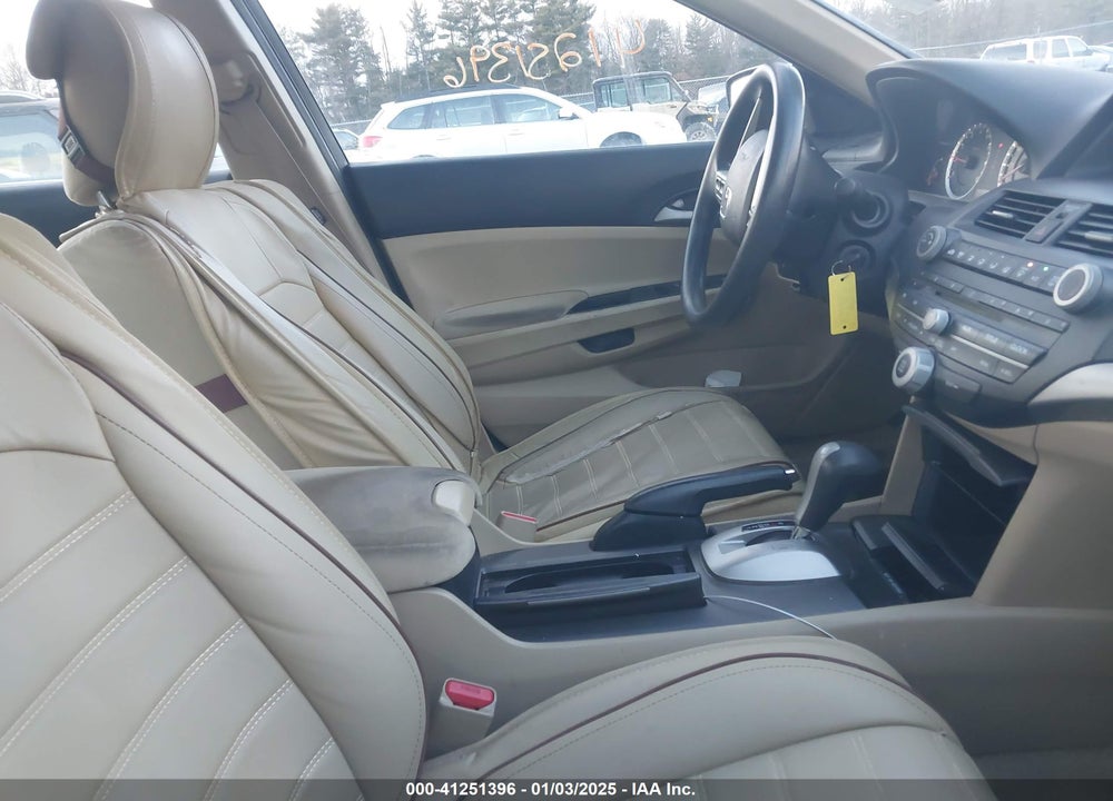 2011 HONDA ACCORD 2.4 LX VIN: 1HGCP2F39BA060637