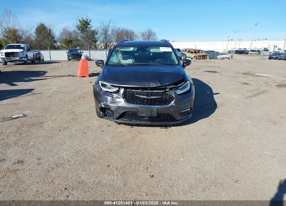 2022 CHRYSLER PACIFICA TOURING L VIN: 2C4RC1BG2NR114920
