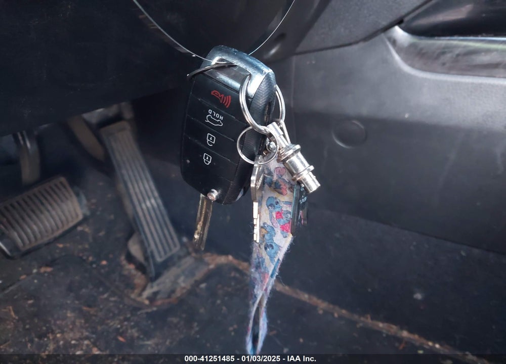 2015 KIA SORENTO LX VIN: 5XYKTCA66FG609908