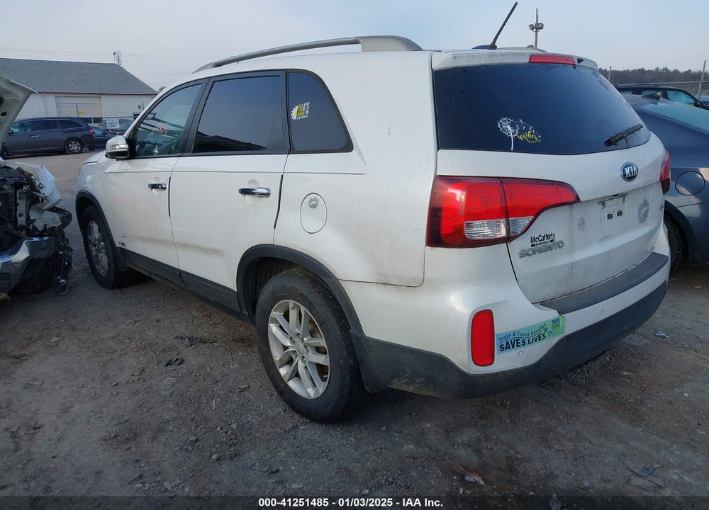 2015 KIA SORENTO LX VIN: 5XYKTCA66FG609908