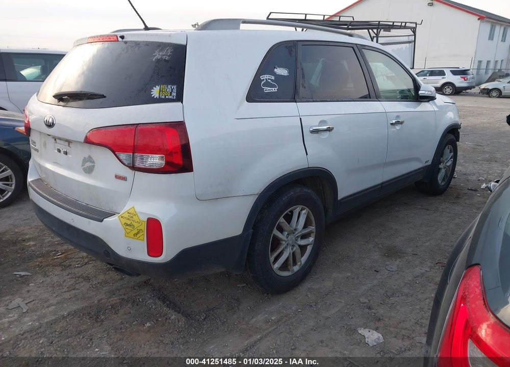 2015 KIA SORENTO LX VIN: 5XYKTCA66FG609908