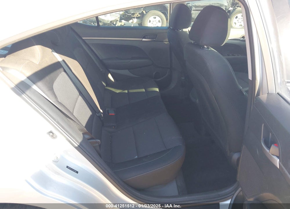 2018 HYUNDAI ELANTRA VIN: 5NPD74LF3JH397082