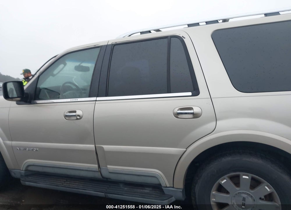 2004 LINCOLN NAVIGATOR VIN: 5LMFU28R24LJ21459