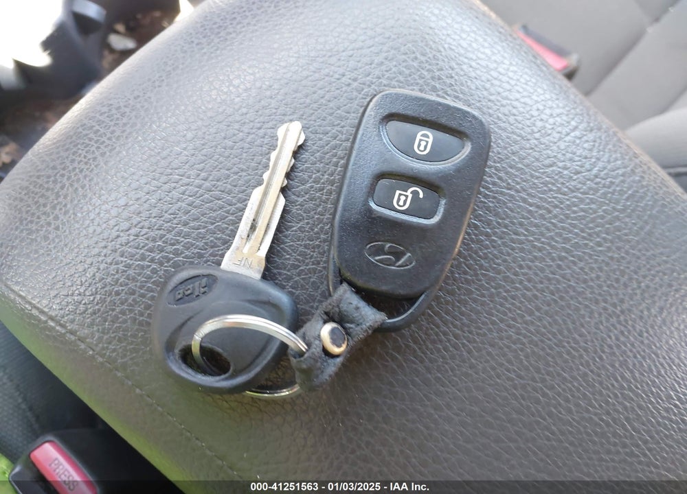 2012 HYUNDAI SANTA FE GLS VIN: 5XYZG3ABXCG096187