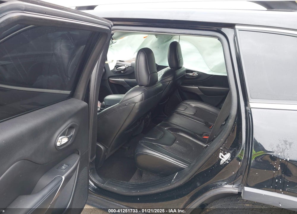 2019 JEEP CHEROKEE LATITUDE PLUS FWD VIN: 1C4PJLLB8KD204504