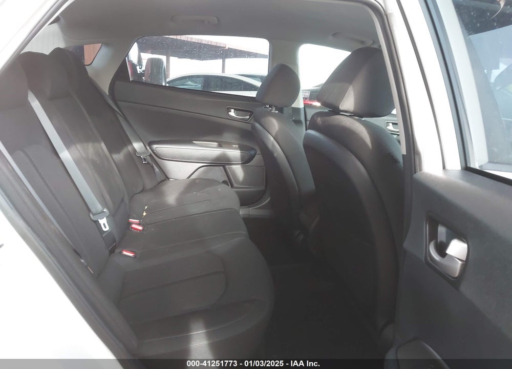 2019 KIA OPTIMA VIN: 5XXGT4L36KG373015