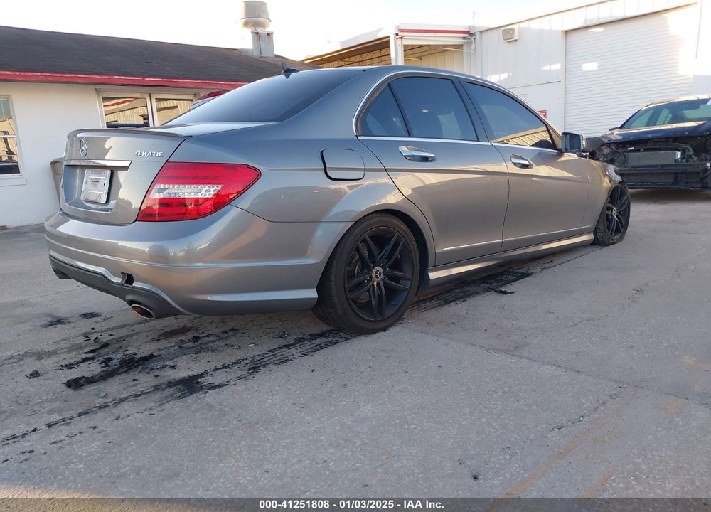 2012 MERCEDES-BENZ C 300 VIN: WDDGF8BB8CR211995