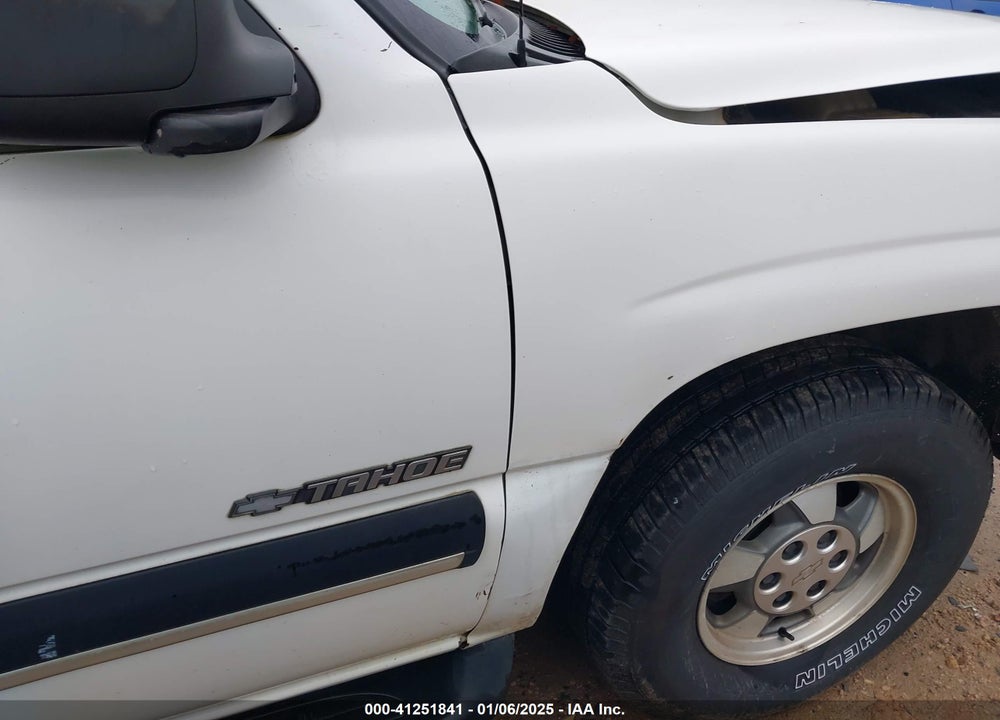 2001 CHEVROLET TAHOE LS VIN: 1GNEK13T71R105926