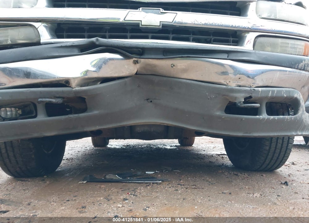 2001 CHEVROLET TAHOE LS VIN: 1GNEK13T71R105926