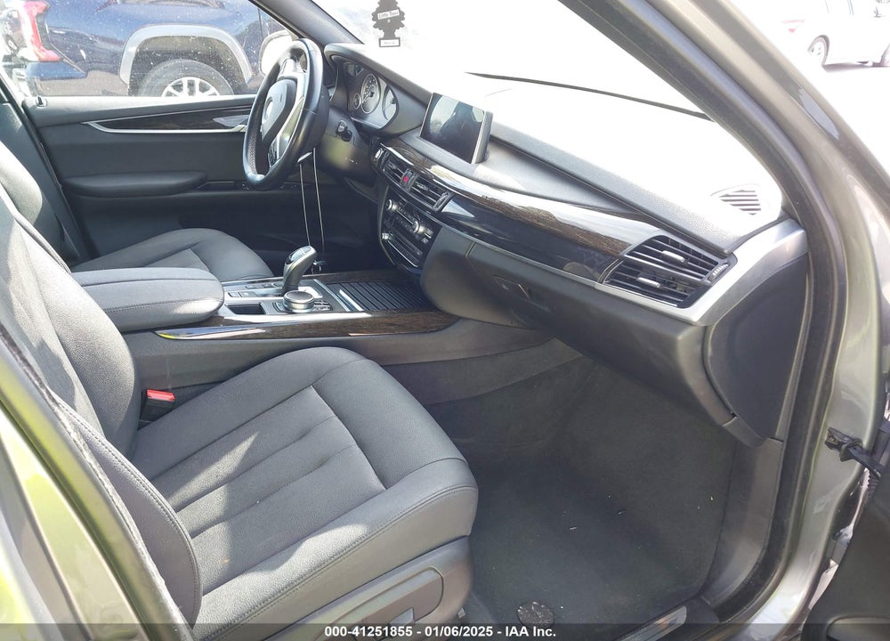 2018 BMW X5 VIN: 5UXKR0C51JL073396