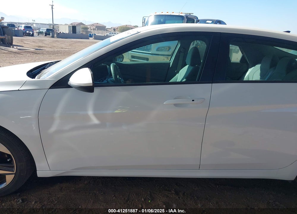 2023 HYUNDAI ELANTRA VIN: 5NPLS4AG4PH106460