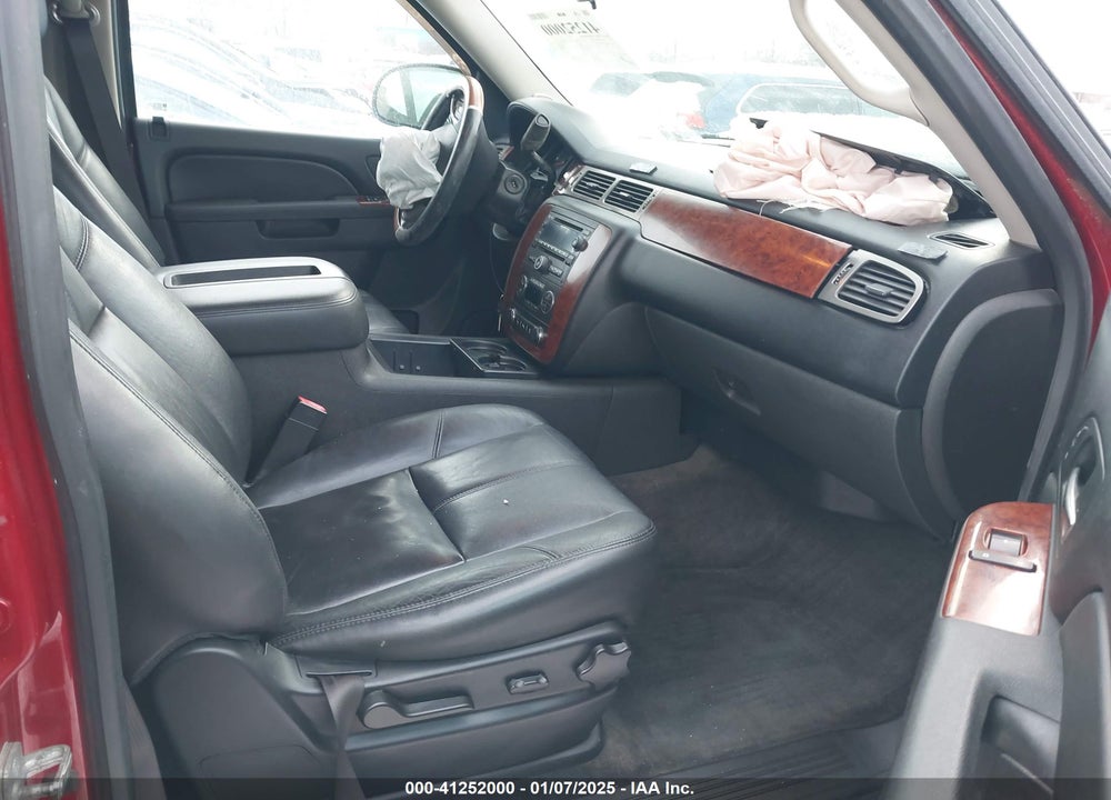 2013 CHEVROLET SUBURBAN 1500 VIN: 1GNSKJE73DR221583