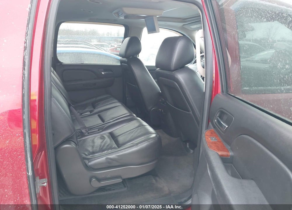2013 CHEVROLET SUBURBAN 1500 VIN: 1GNSKJE73DR221583