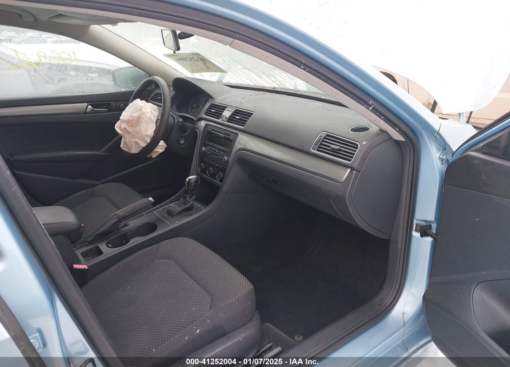 2013 VOLKSWAGEN PASSAT VIN: 1VWAH7A31DC111396