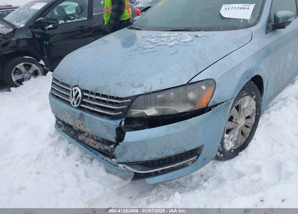 2013 VOLKSWAGEN PASSAT VIN: 1VWAH7A31DC111396