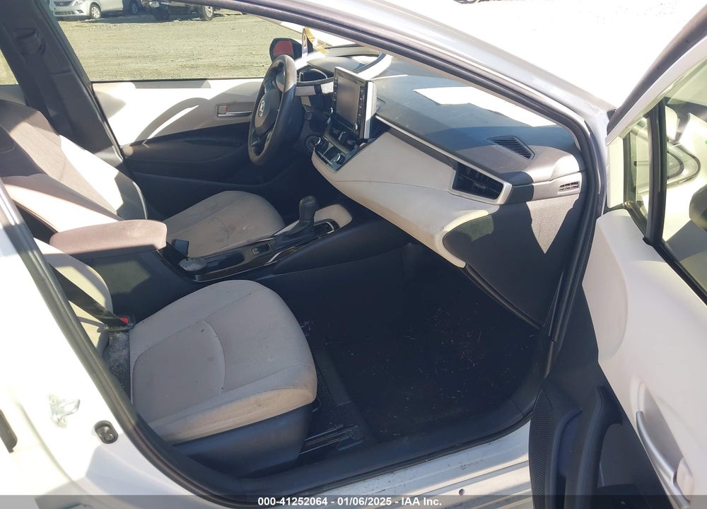 2021 TOYOTA COROLLA LE VIN: JTDEPMAE3MJ184398