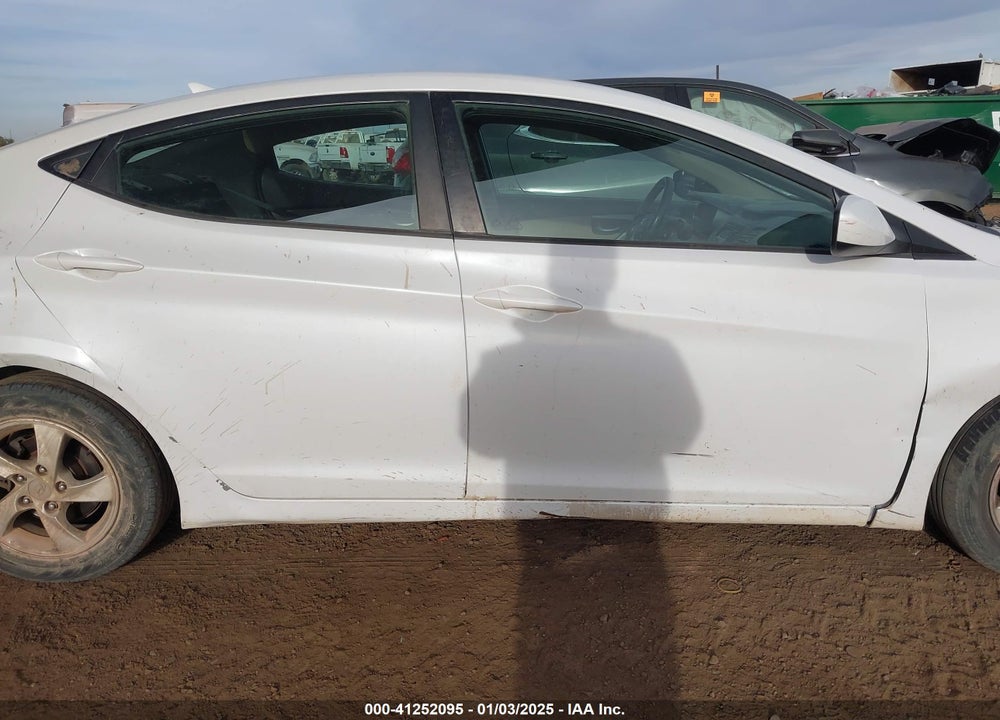 2015 HYUNDAI ELANTRA VIN: 5NPDH4AE0FH556686