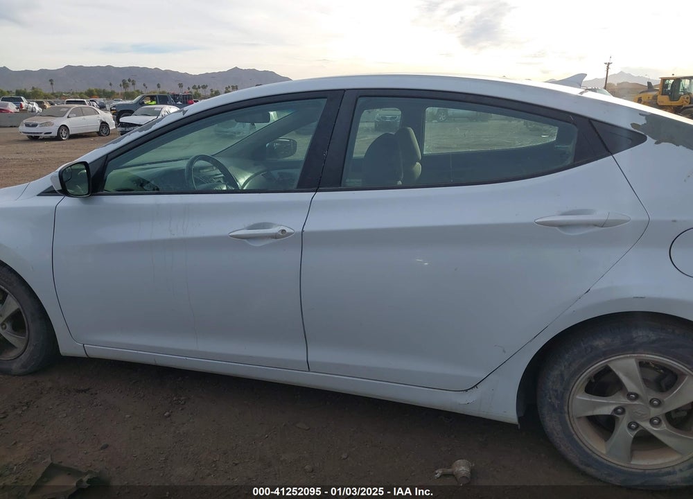 2015 HYUNDAI ELANTRA VIN: 5NPDH4AE0FH556686