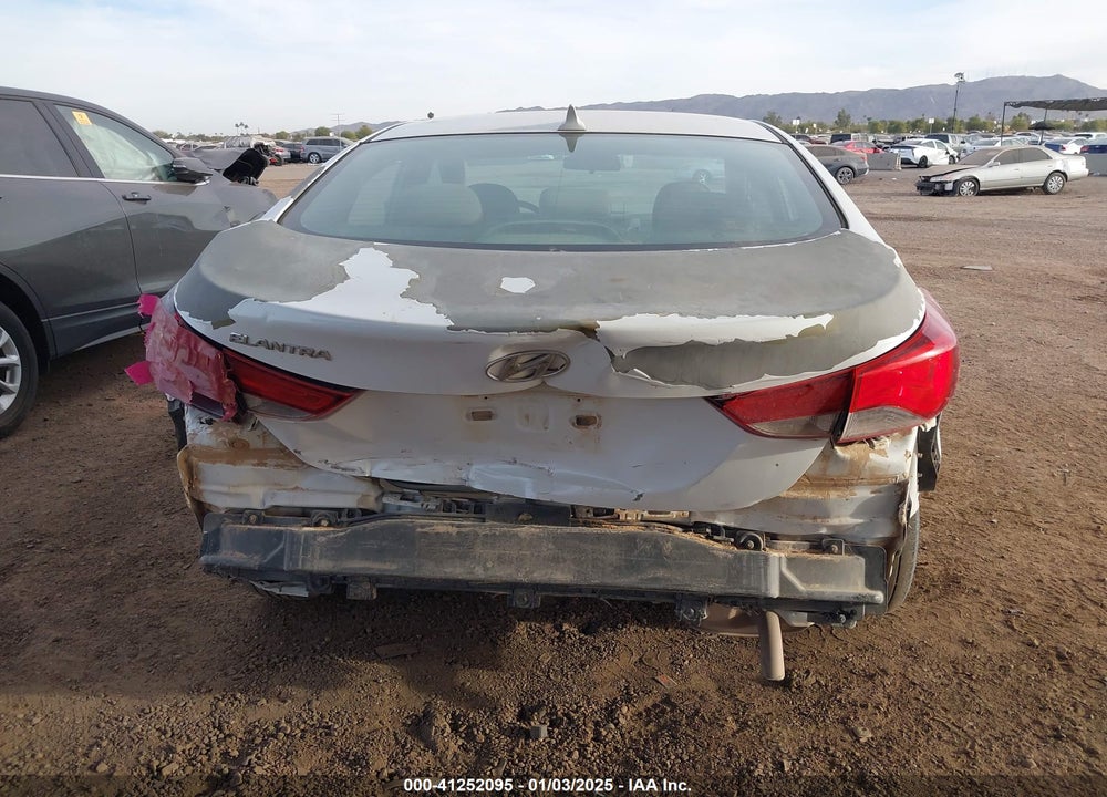 2015 HYUNDAI ELANTRA VIN: 5NPDH4AE0FH556686