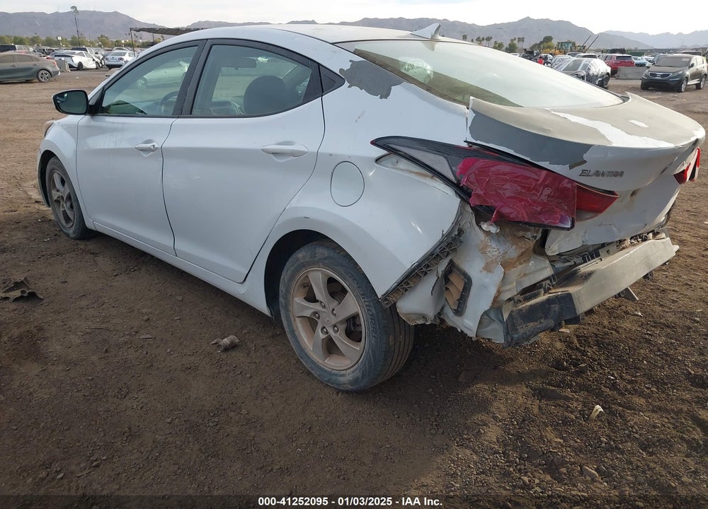 2015 HYUNDAI ELANTRA VIN: 5NPDH4AE0FH556686