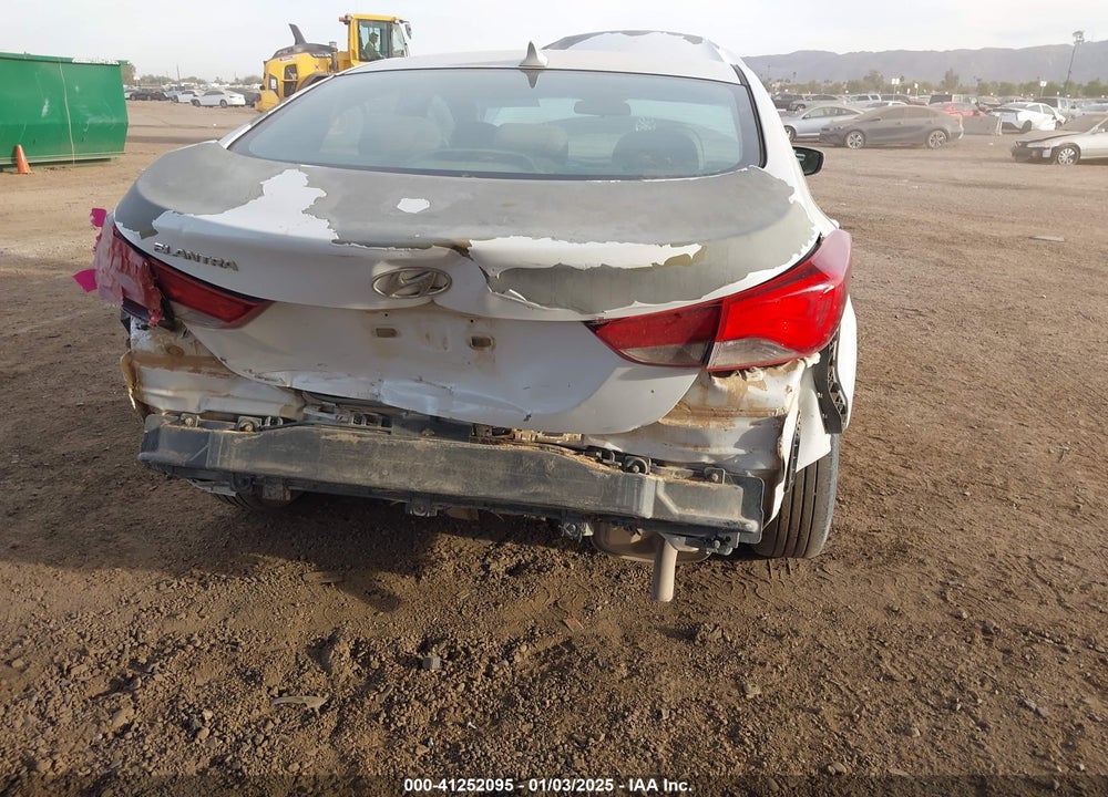 2015 HYUNDAI ELANTRA VIN: 5NPDH4AE0FH556686