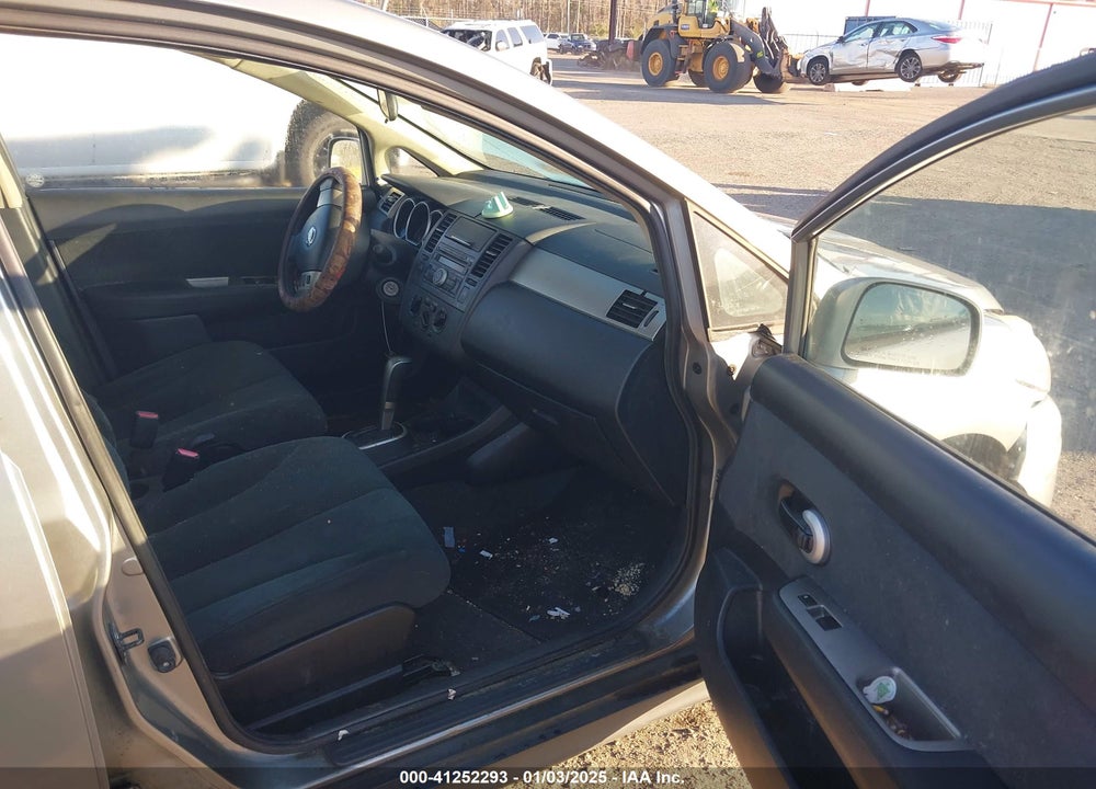 2011 NISSAN VERSA VIN: 3N1BC1APXBL400142
