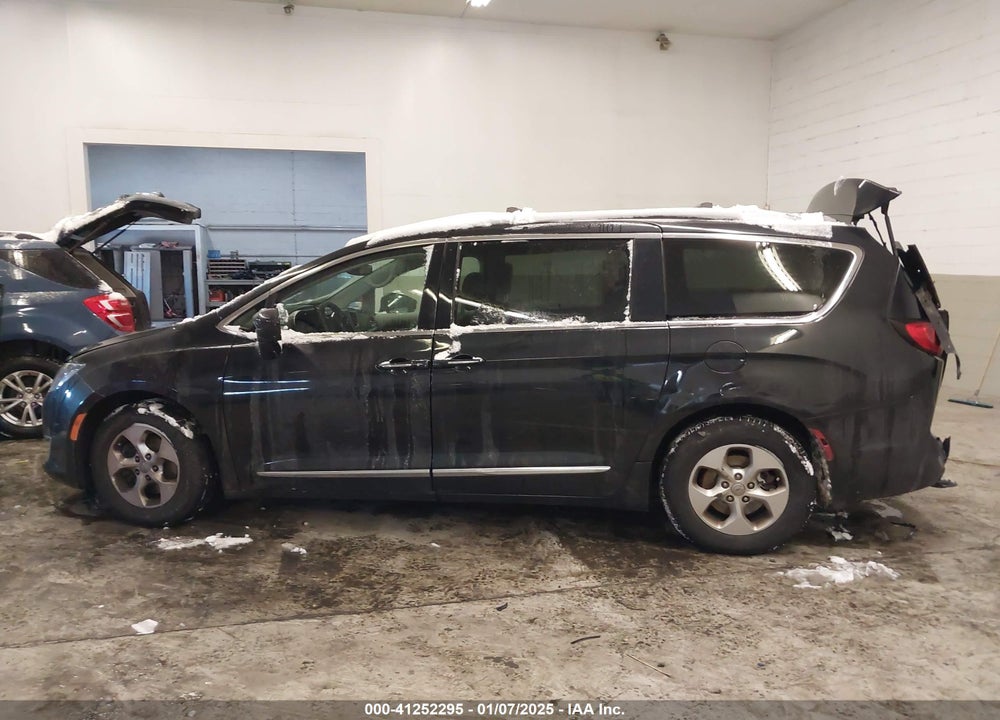 2017 CHRYSLER PACIFICA VIN: 2C4RC1EG8HR851149